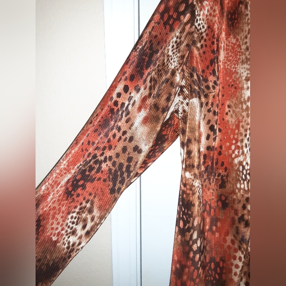 1x Susan Graver Textured Animal Print Cardigan with Hook&  Eye Clasp in Paprika - Picture 5 of 8
